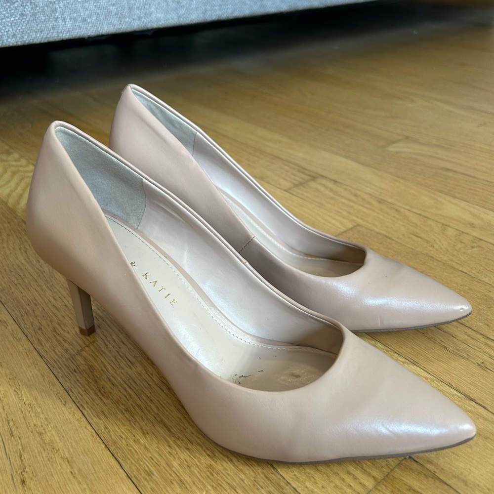 Nude Pumps